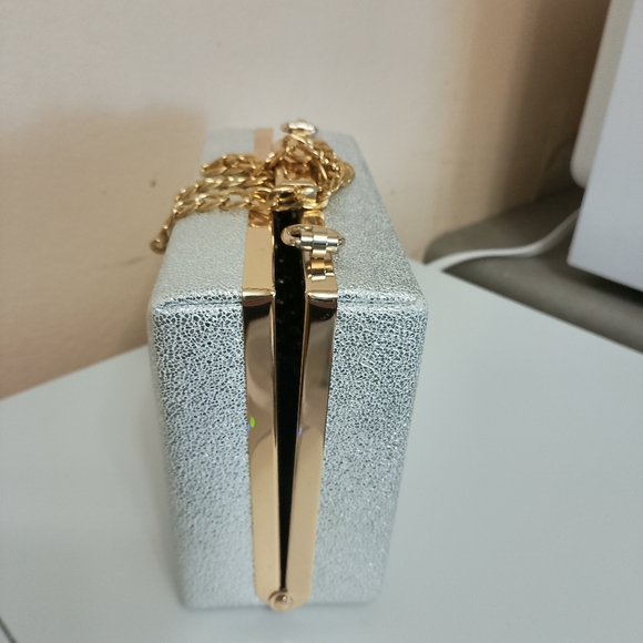 Silver Clutch - Picture 4 of 6
